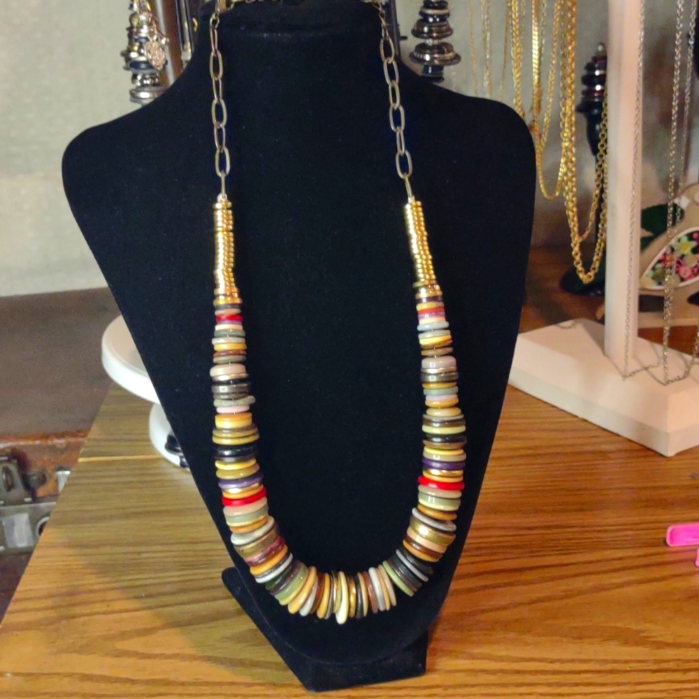 Vintage graduated button necklace